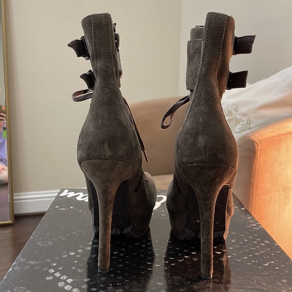 CLOSET CLEAR OUT: Sam Edelman Sz 8.5 Suede Platform Bootie In Graphite 🤍 - Picture 4 of 4